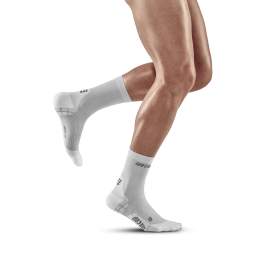 https://www.cepsports.ca/media/catalog/product/cache/f5528733620e2aca936f372169addd6d/c/e/cep-run-ultralight-short-socks-men-white-wp3b0y-front-model-web_1.jpg